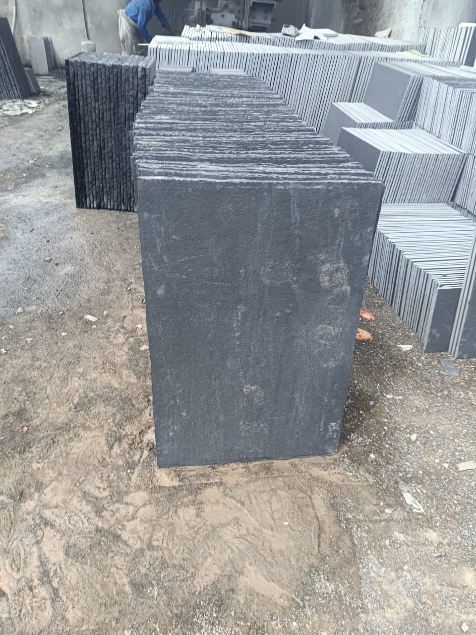 Black Limestone Paving Slabs Hand-cut Edge | 900 x 600 x 22 mm | Collection Milton Keynes