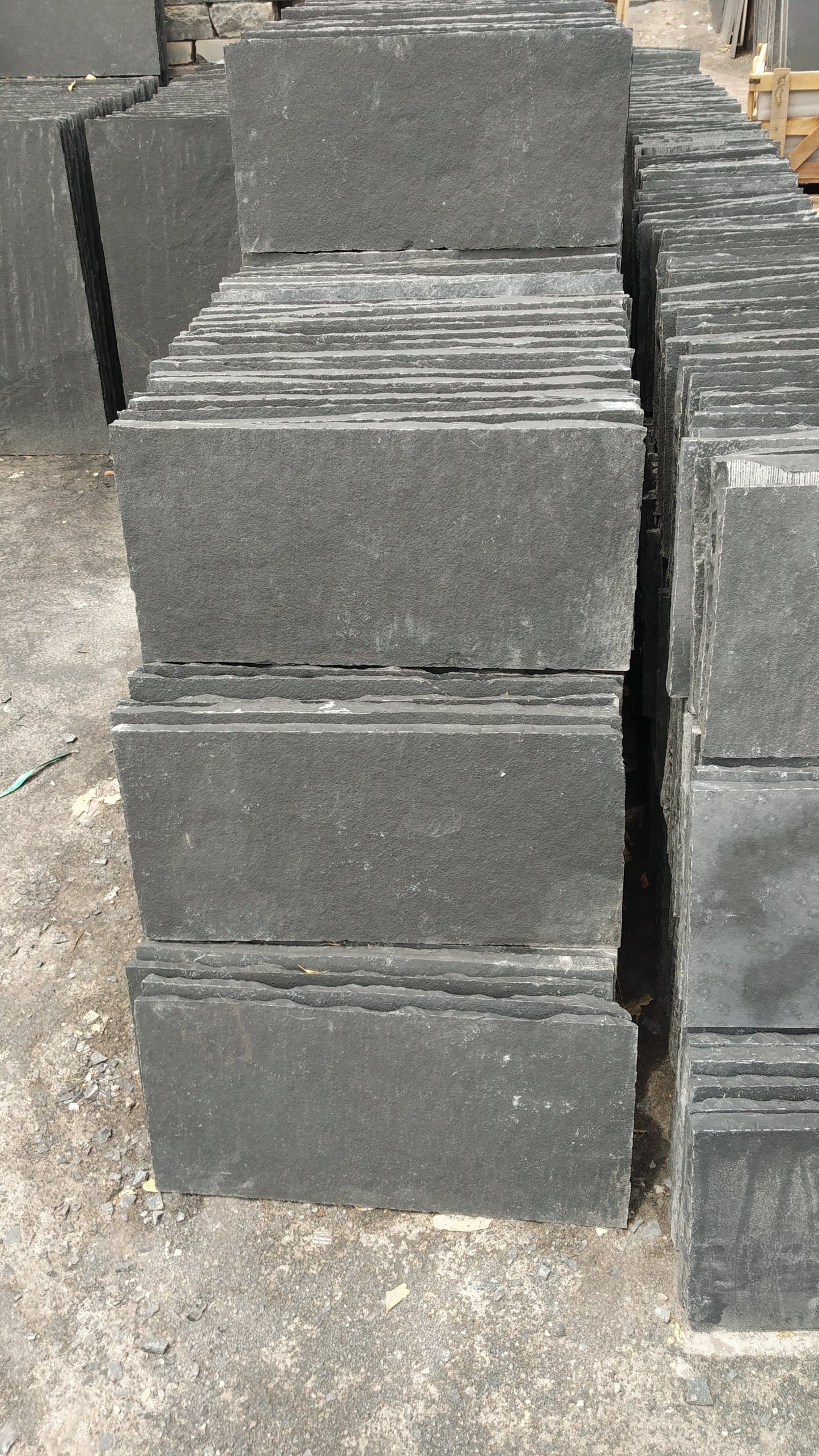 Black Limestone Paving Slabs Hand-cut Edge | 900 x 600 x 22 mm | Collection Milton Keynes