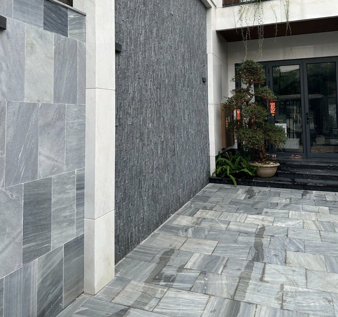 Split Face Tiles | Crystal Black Cladding | 360 x 100mm | Z Shape | £13.45 per box collect Milton Keynes