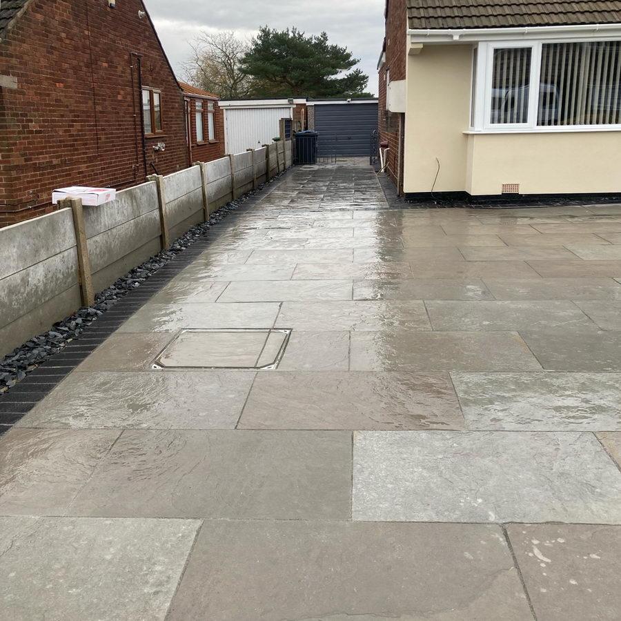 Dove Grey Limestone Paving Slabs | 900 x 600 x 22 mm | Collection Milton Keynes